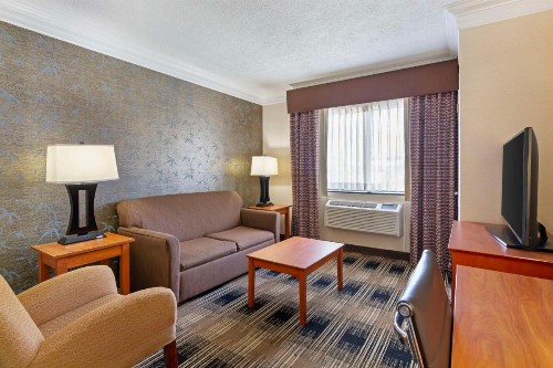 Best Western Inn at the Rochester Airport - image 24