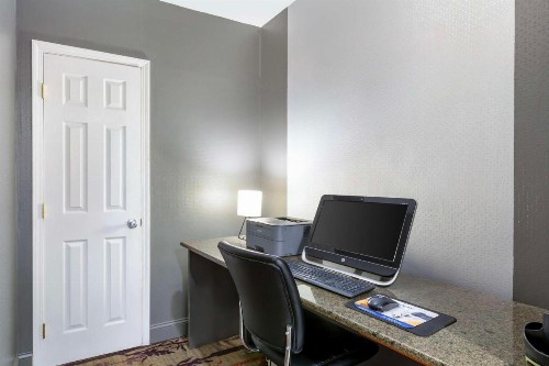 Best Western Inn at the Rochester Airport - image 27