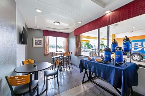 Best Western Inn at the Rochester Airport - image 4