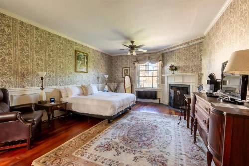 Inn on Broadway - image 43
