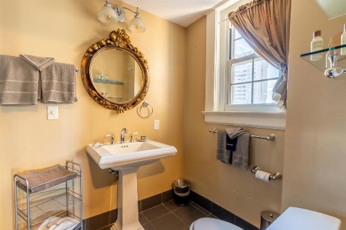 Inn on Broadway - image 7