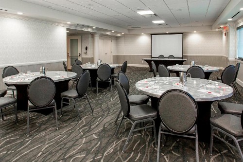 Rochester Airport Marriott - image 2