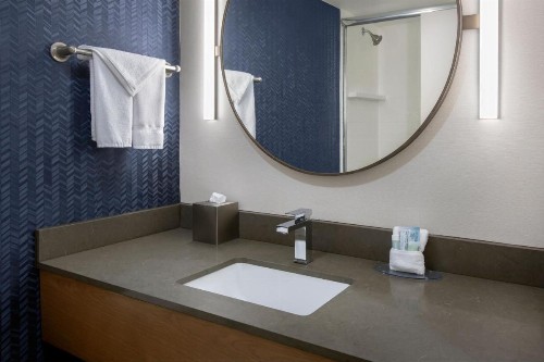 Fairfield Inn Rochester Airport - image 12