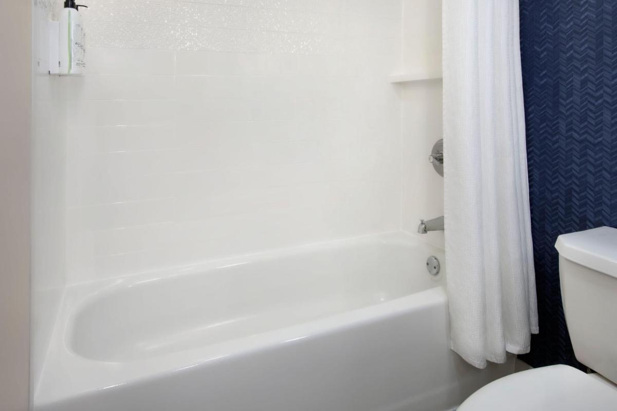Fairfield Inn Rochester Airport - image 6