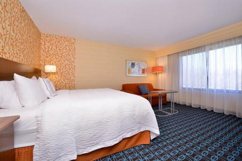 Fairfield Inn and Suites by Marriott Rochester West/Greece - image 5