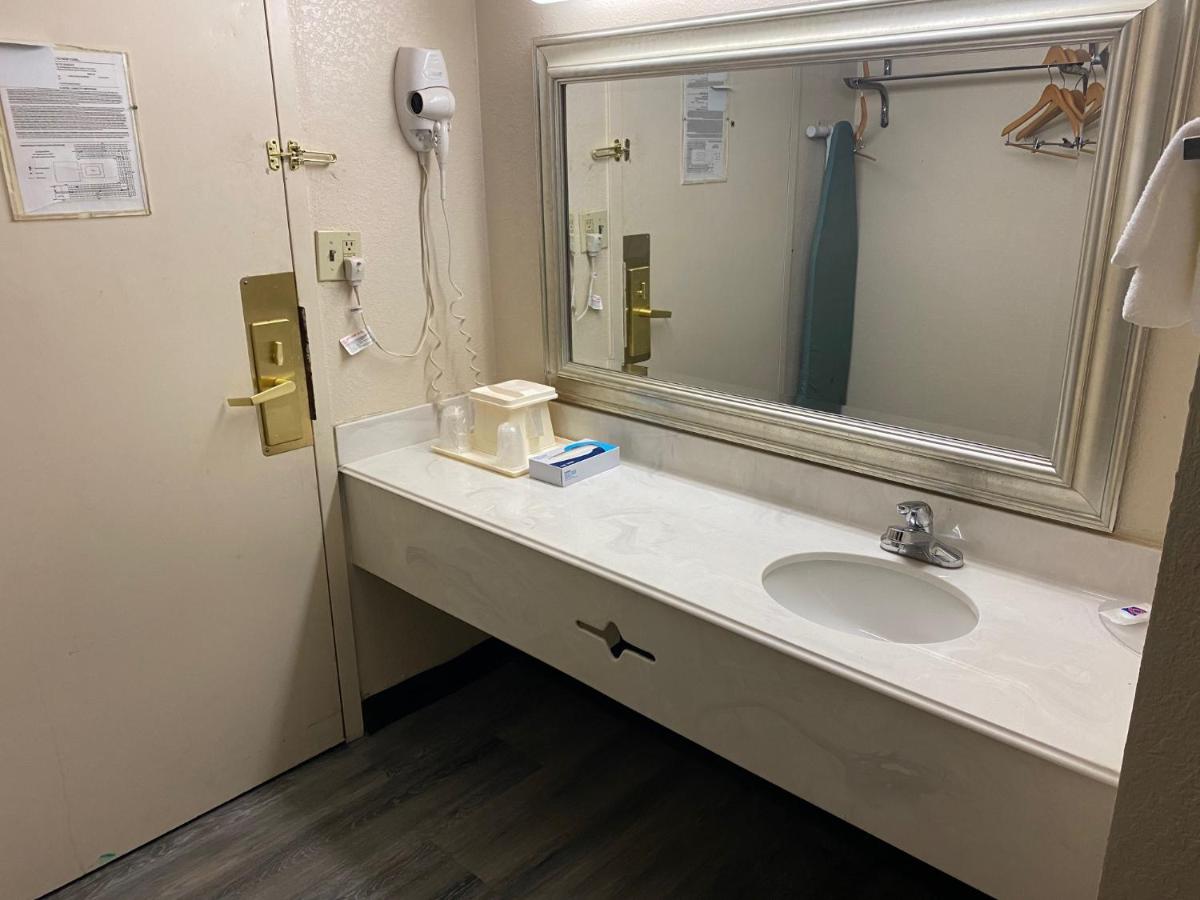 Motel 6 Rochester - Airport - image 4