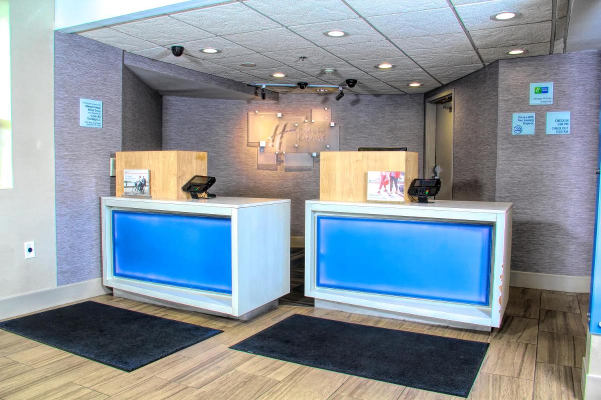 Holiday Inn Express Rochester - Greece an IHG Hotel - image 2