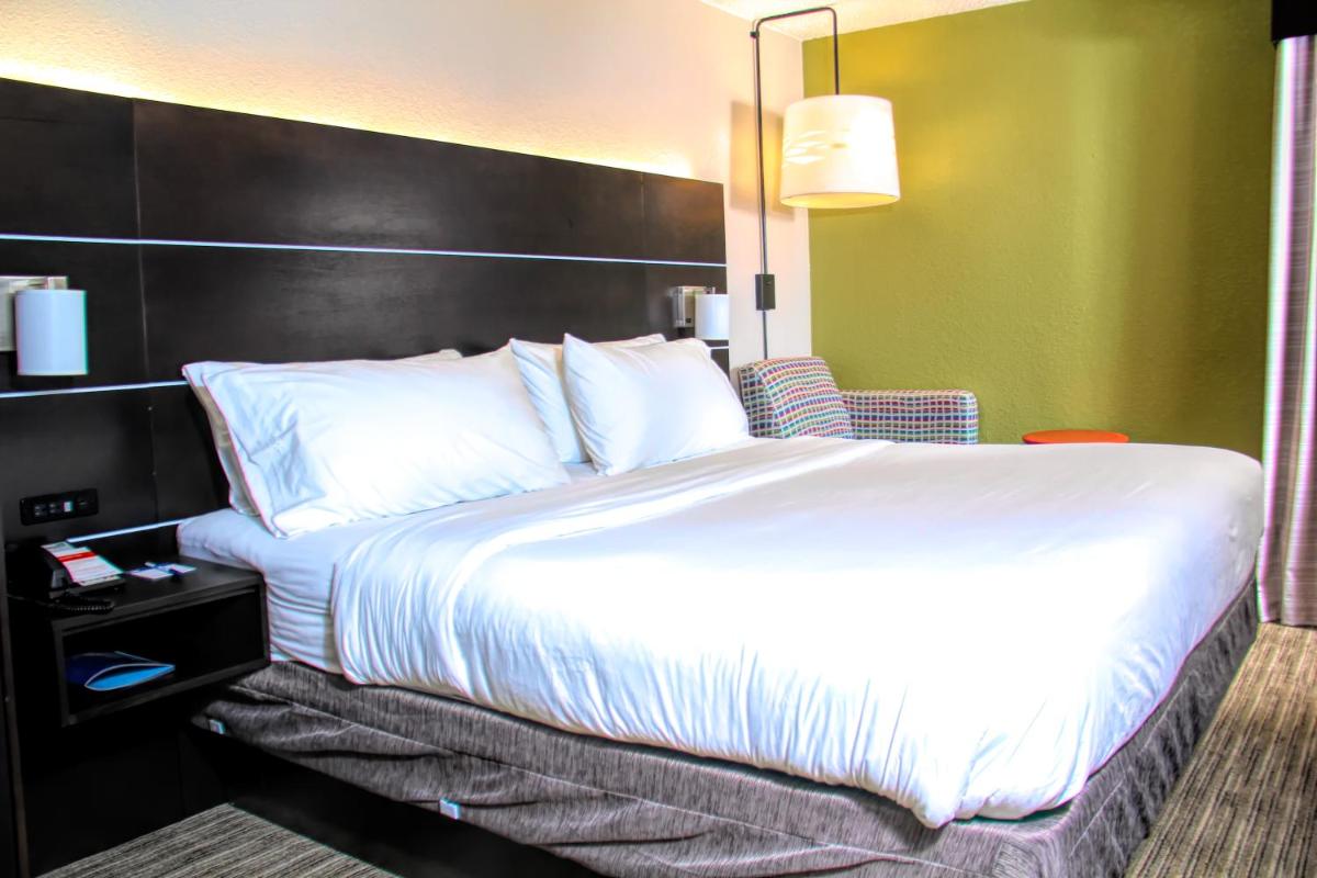 Holiday Inn Express Rochester - Greece an IHG Hotel - image 6