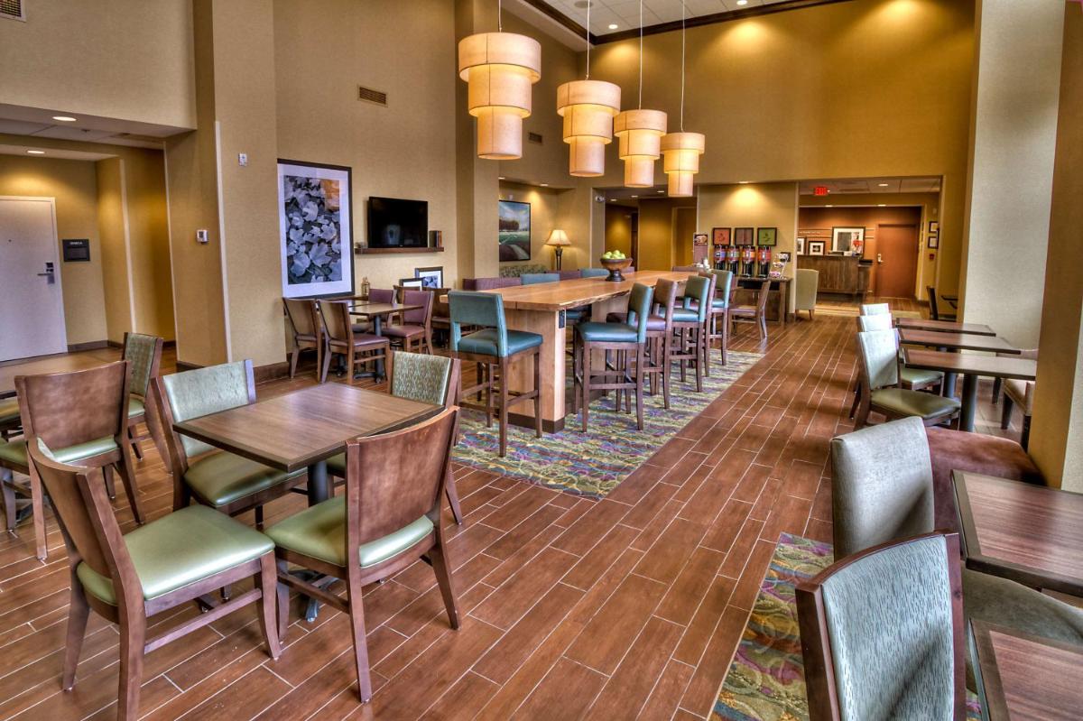Hampton Inn & Suites Rochester/Henrietta - image 4