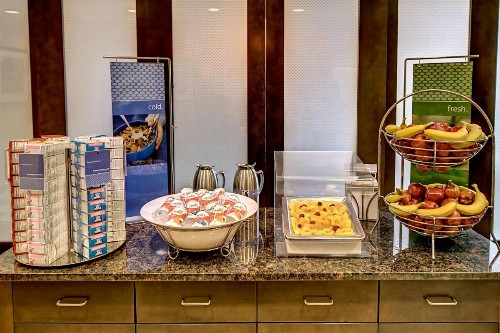 Hampton Inn & Suites Rochester/Henrietta - image 9