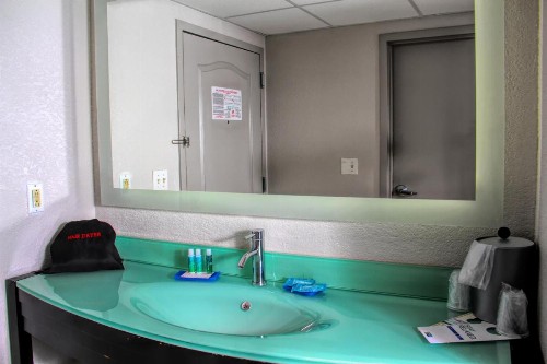 Holiday Inn Express Rochester - Greece - image 5