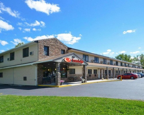 Econo Lodge Rochester - image 2