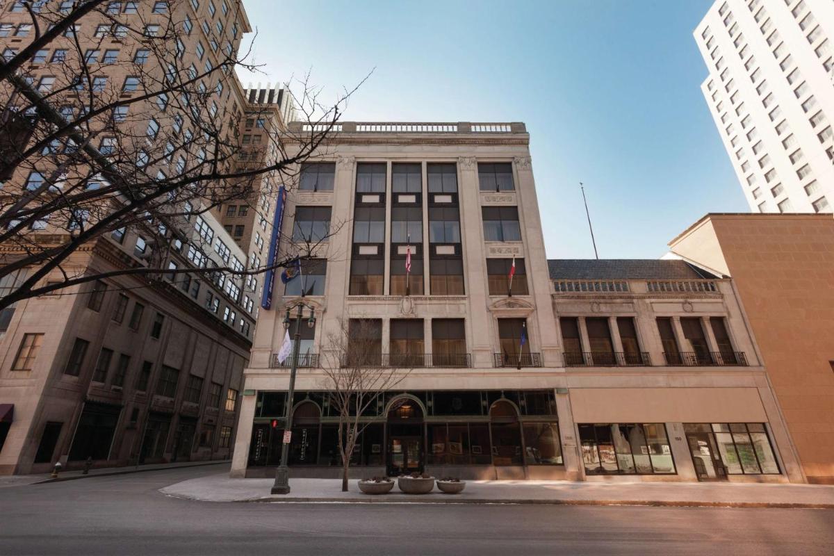 Hilton Garden Inn Rochester Downtown - image 2