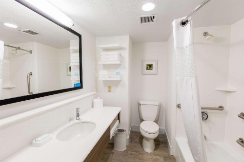 Hampton Inn Rochester - image 37
