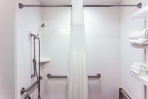 Hampton Inn Rochester - image 39