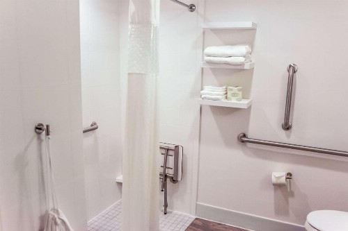 Hampton Inn Rochester - image 40