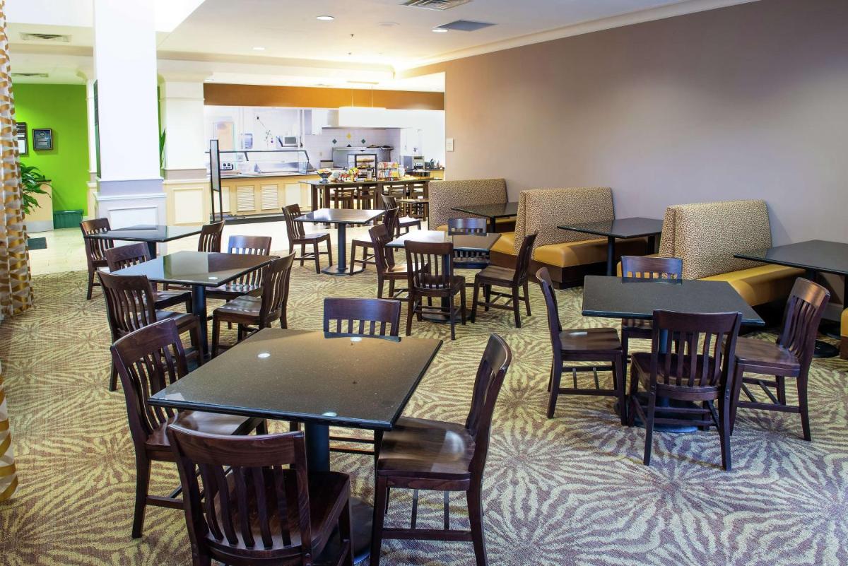 Hilton Garden Inn Rochester Downtown - image 3