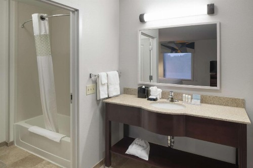 Hampton Inn & Suites Rochester-North - image 21