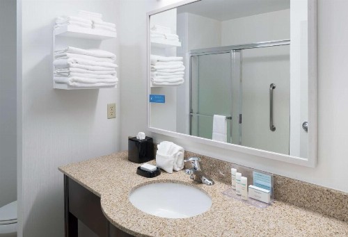 Hampton Inn & Suites Rochester-North - image 22