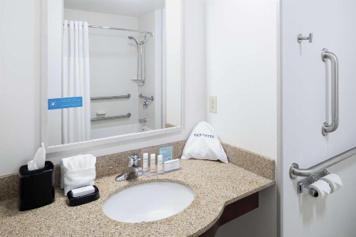 Hampton Inn & Suites Rochester-North - image 26