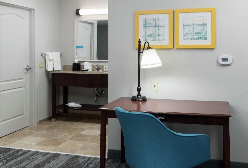 Hampton Inn & Suites Rochester-North - image 29