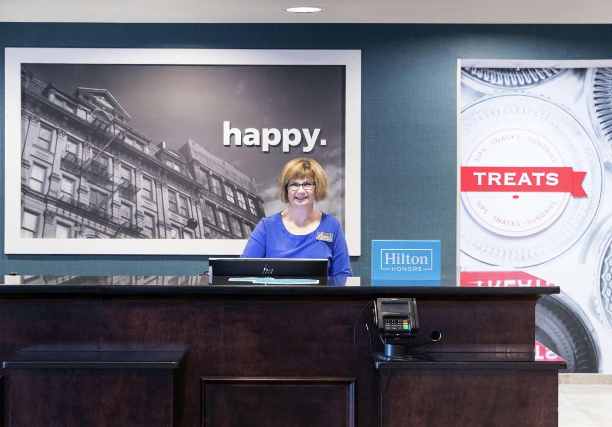Hampton Inn & Suites Rochester-North - image 3