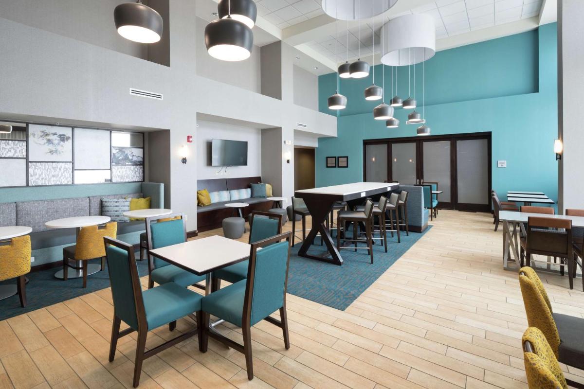 Hampton Inn & Suites Rochester-North - image 7