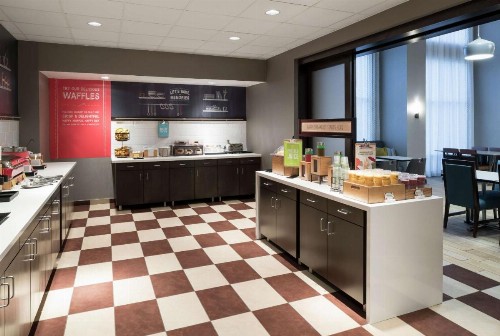 Hampton Inn & Suites Rochester-North - image 9