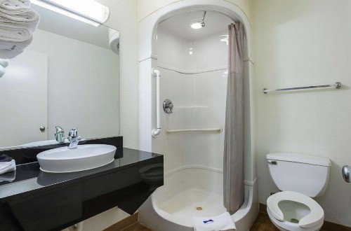 Motel 6-Rochester MN - image 28