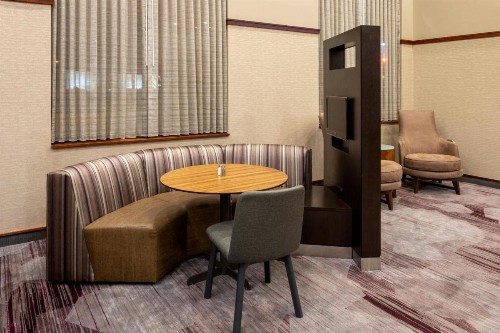 Courtyard Rochester Mayo Clinic Area/Saint Marys - image 7
