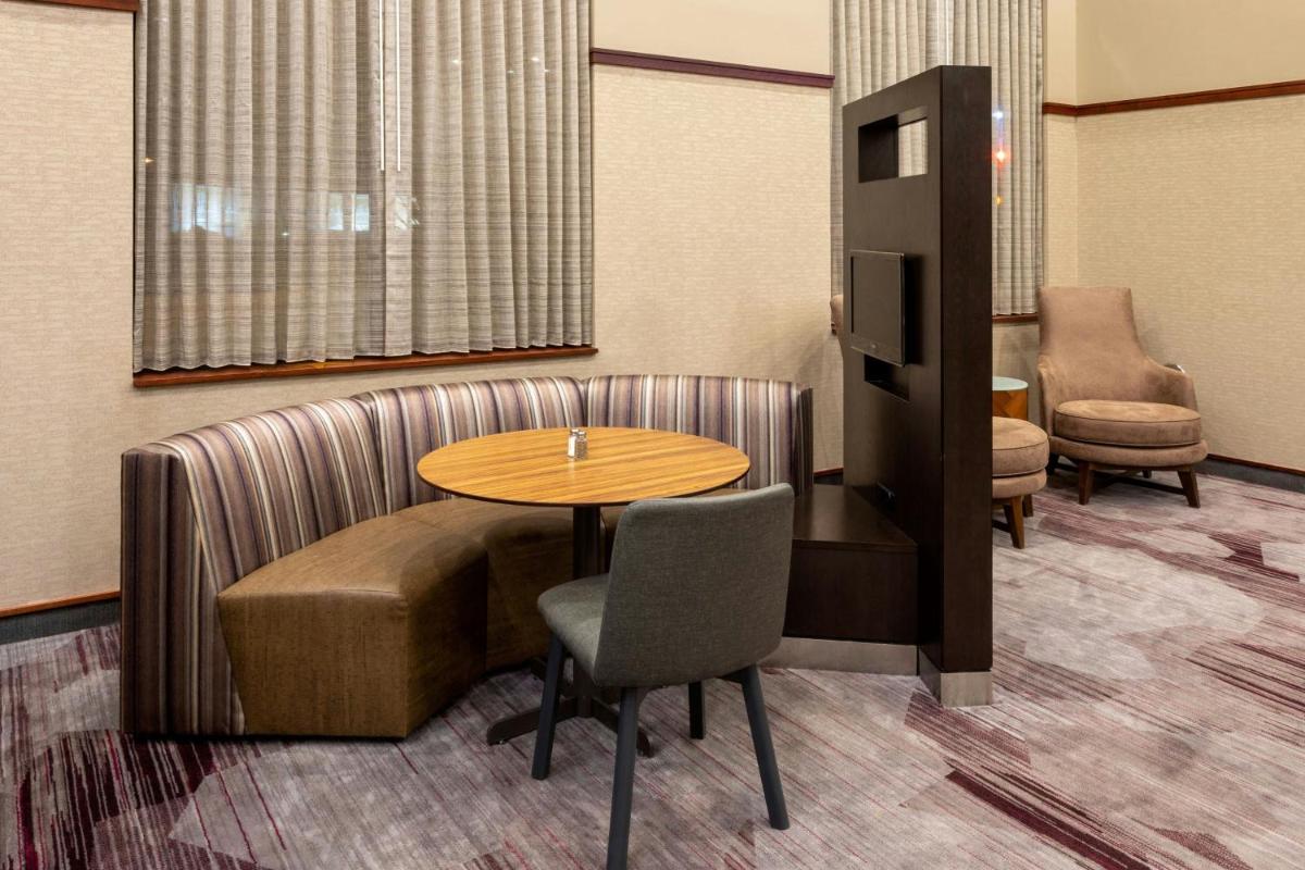 Courtyard Rochester Mayo Clinic Area/Saint Marys - image 7