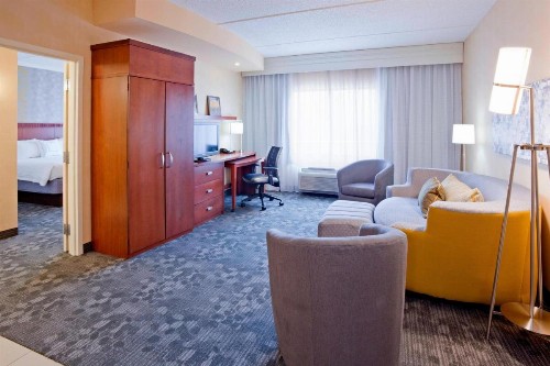Courtyard Rochester Mayo Clinic Area/Saint Marys - image 9