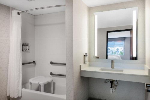Comfort Suites Rochester - image 11