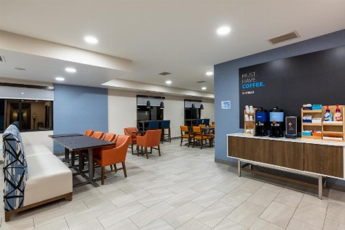Comfort Suites Rochester - image 17