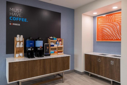 Comfort Suites Rochester - image 20