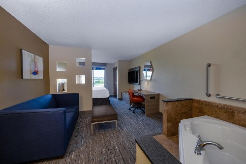 Comfort Suites Rochester - image 21