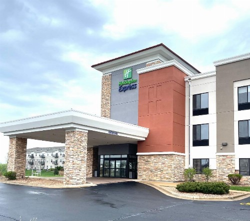 Comfort Suites Rochester - image 22