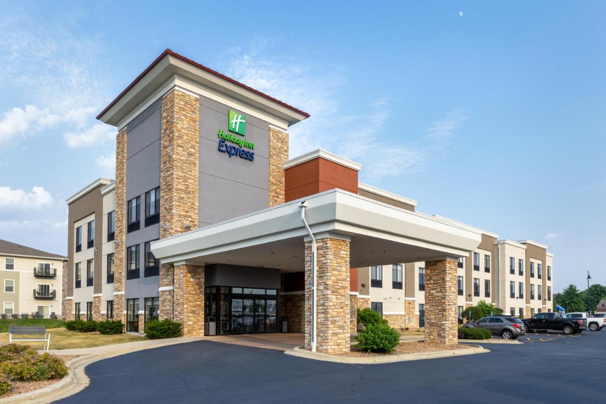 Comfort Suites Rochester - image 3