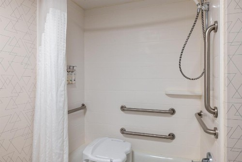 Comfort Suites Rochester - image 4