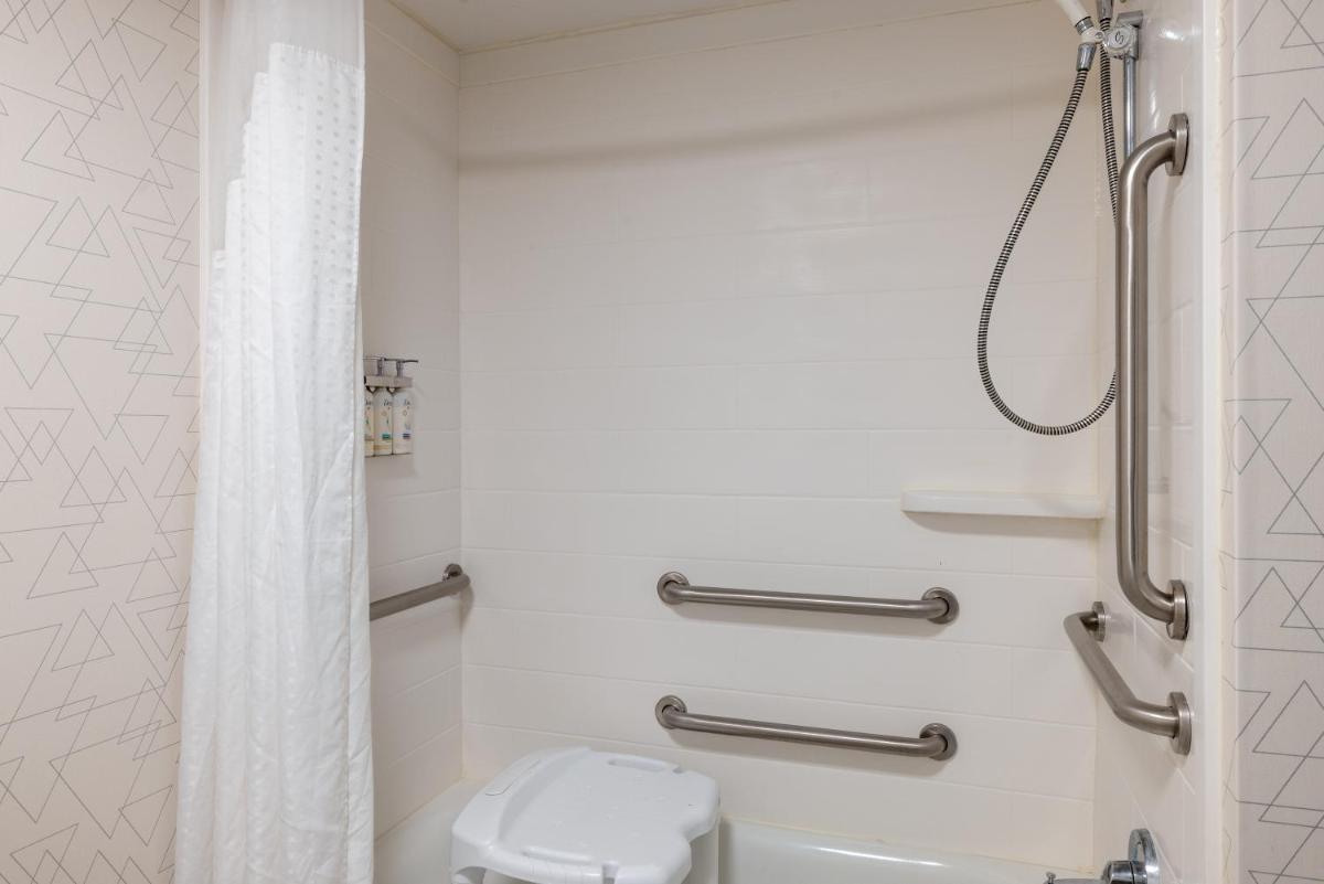 Comfort Suites Rochester - image 4