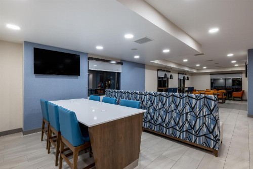 Comfort Suites Rochester - image 6