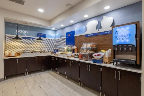Comfort Suites Rochester - image 9