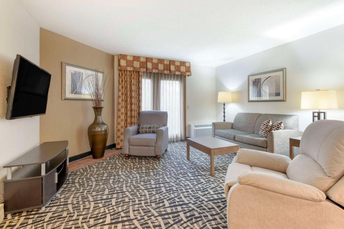 Quality Inn & Suites Mayo Clinic Area - image 3