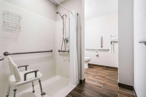 Microtel Inn & Suites by Wyndham Rochester North Mayo Clinic - image 19