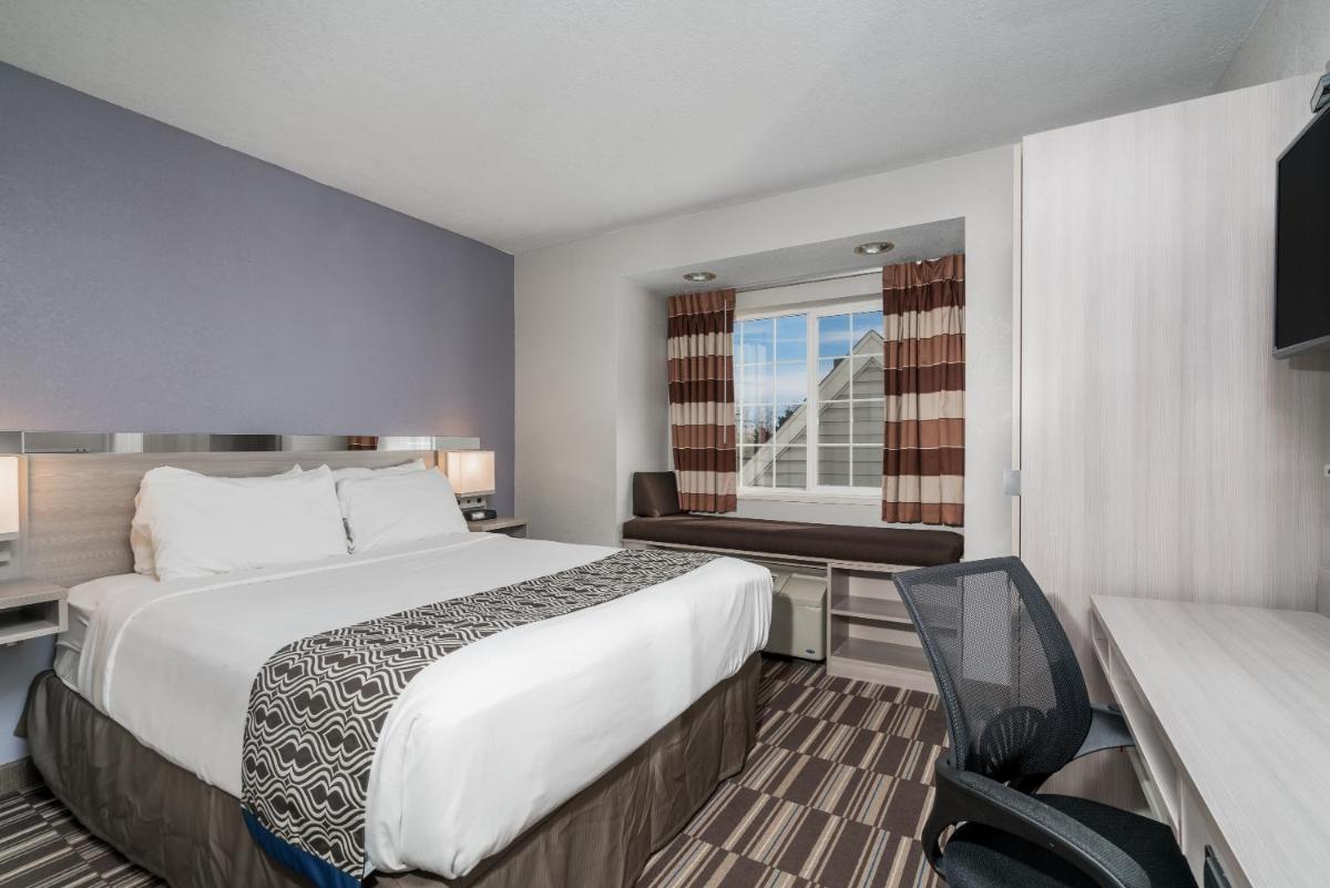 Microtel Inn & Suites by Wyndham Rochester North Mayo Clinic - image 3