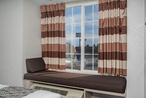 Microtel Inn & Suites by Wyndham Rochester North Mayo Clinic - image 6