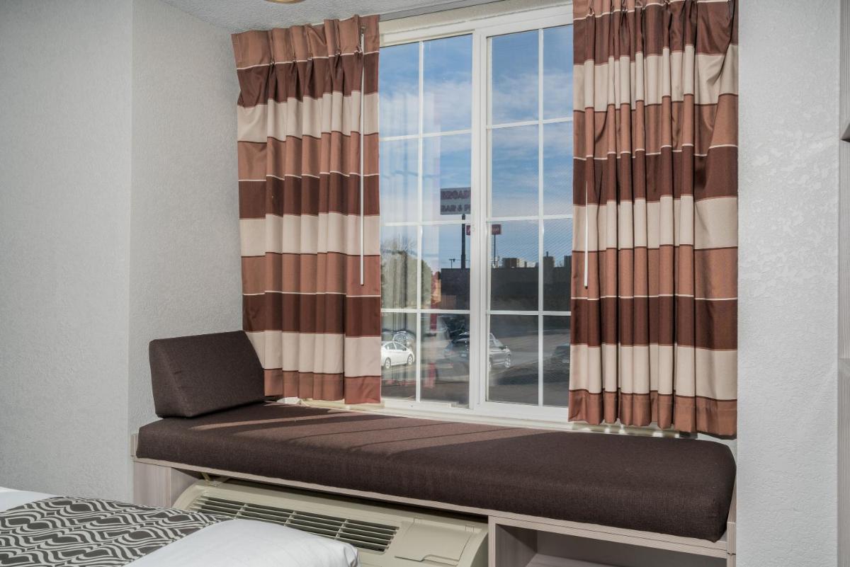 Microtel Inn & Suites by Wyndham Rochester North Mayo Clinic - image 6