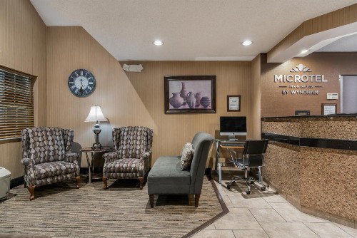 Microtel Inn & Suites by Wyndham Rochester North Mayo Clinic - image 9