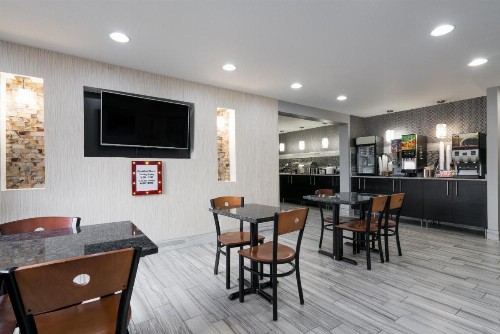 Super 8 by Wyndham Rochester Mayo Clinic Area - image 29
