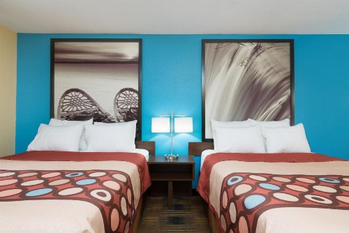 Super 8 by Wyndham Rochester Mayo Clinic Area - image 36